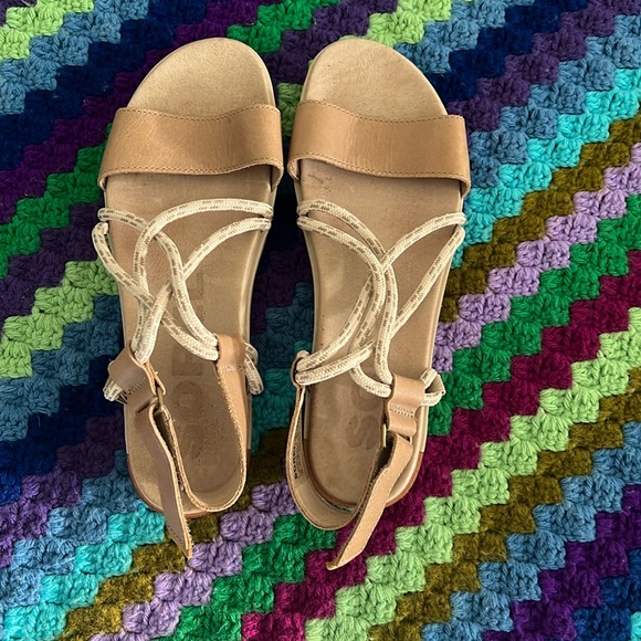 EUC Sorel sandals - Picture 1 of 5